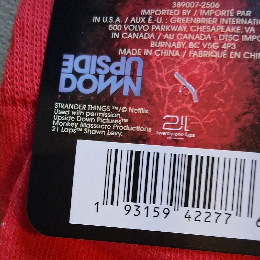 Stranger Things Red Graphic Socks - Picture 4 of 8